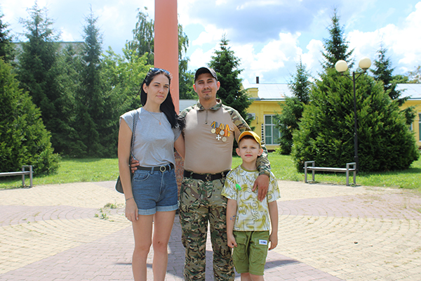 «Мой папа — герой!» — говорит об отце юный стародубчанин Тимофей Соловьёв