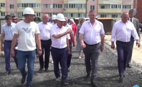 Губернатор Александр Богомаз побывал на значимых стройках Брянска