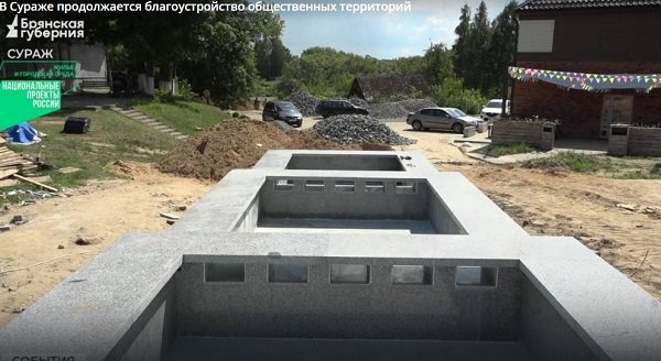 В Сураже благоустраивают общественные территории