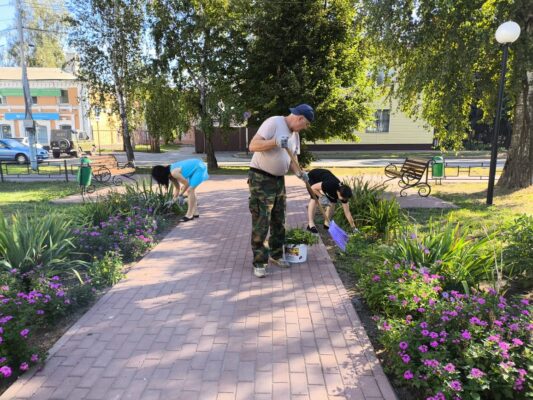 В Трубчевском районе проходит общеобластной субботник