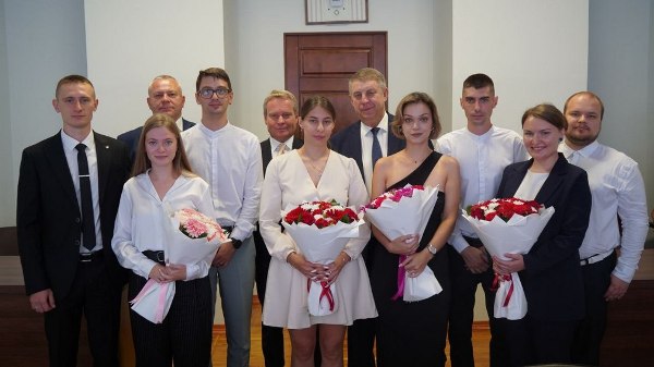 Александр Богомаз пообщался с коллективом фармацевтического предприятия