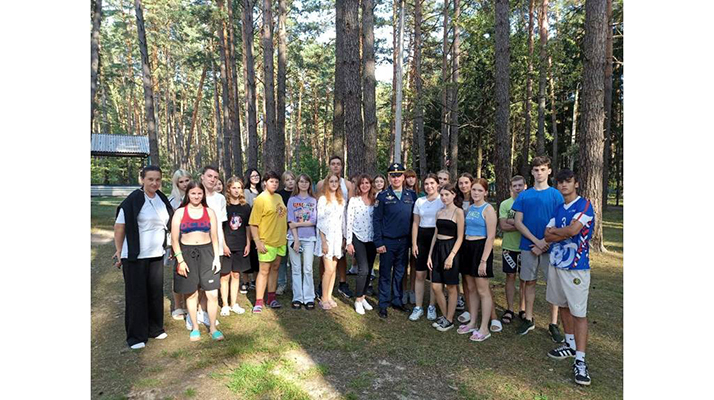 В брянском центре «Лесной» ребята встретились с бойцом СВО Андреем Шевченко