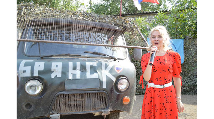 Брянская певица Сергия Шамбер передала помощь бойцам СВО