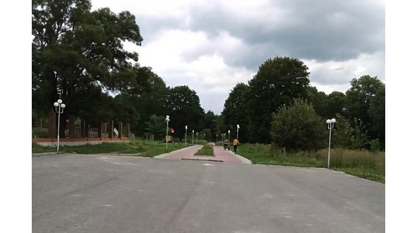 В Дятьково продолжают благоустраивать городской парк