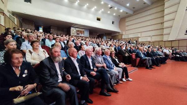 Брянских строителей торжественно поздравили с профессиональным праздником