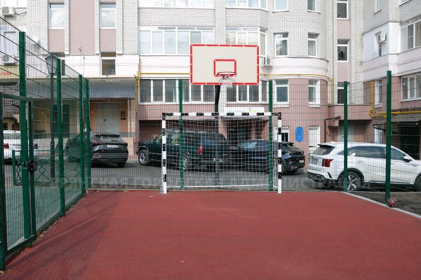 В Брянске отремонтировали территорию двора по улице Горького