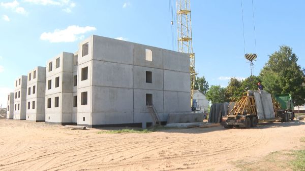 В брянском поселке Латыши возводят многоквартирный дом для детей-сирот