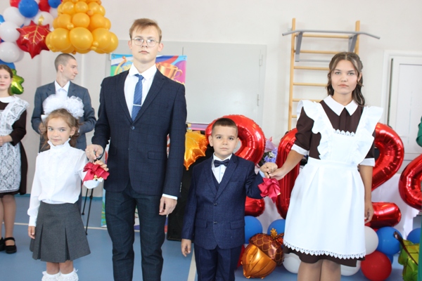 Для учеников школы №1 Стародуба прозвенел первый звонок