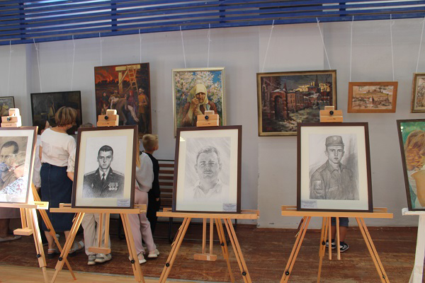 В брянской Жуковке открылась выставка «Знаете, каким он парнем был!»