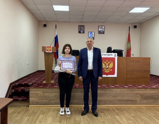 В Стародубе вручён ещё один сертификат на приобретение благоустроенного жилья