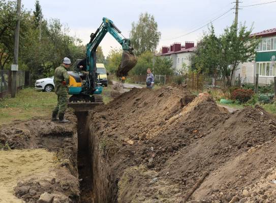 В брянском поселке Лопандино Комаричского района идут масштабные работы по замене водопровода