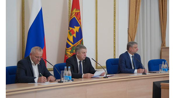 Губернатор Брянской области Александр Богомаз потребовал дать правовую оценку каждому факту сбоя в подаче тепла