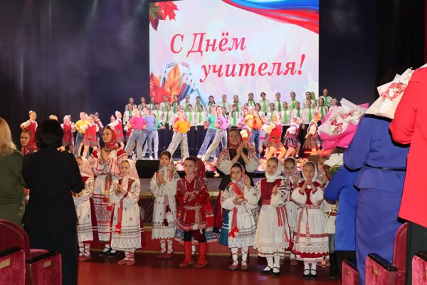 В канун Дня учителя лучшим педагогам Брянщины вручены награды