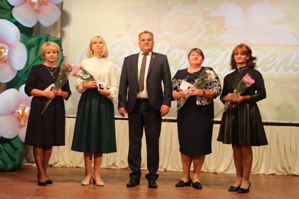 В Стародубе чествовали учителей и педагогов дополнительного образования