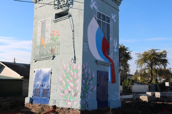 В Стародубе в сквере «40 лет Победы» расцвела сирень и поселились белые голуби