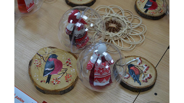 Эксклюзивные игрушки брянских мастеров украсят Новогоднюю ель в Кирове 