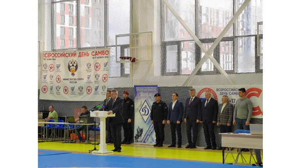 Александр Богомаз дал старт юношескому турниру по самбо памяти погибших правоохранителей