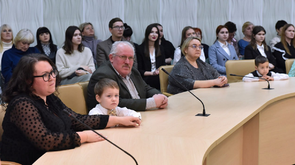 В Брянской области действует комплекс мер для поддержки семей с детьми