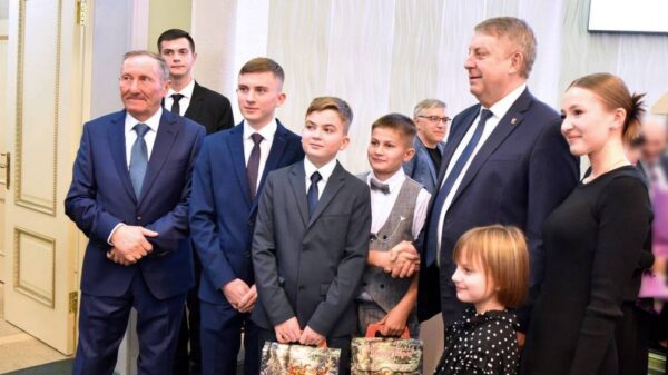 В 2025 году в Брянской области продолжится реализация мер поддержки семей c детьми