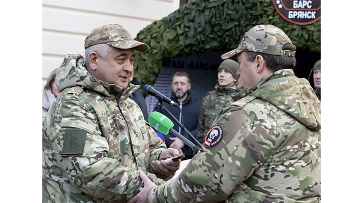 Военнослужащие «Барс-Брянск» поздравили Сергея Антошина с присвоением звания майора