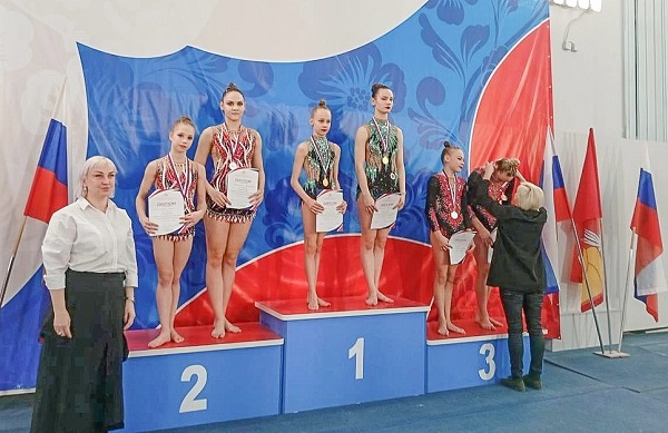 Брянские акробаты взяли «серебро» на чемпионате в Воронеже