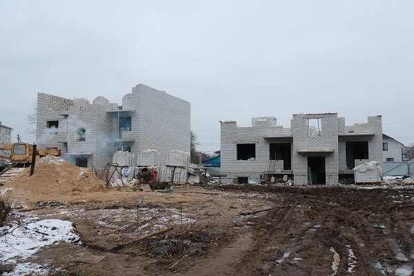 В Стародубе полным ходом идёт строительство домов для детей-сирот