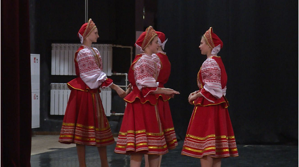 Артисты брянского ансамбля танца «Россияне» получили новые костюмы