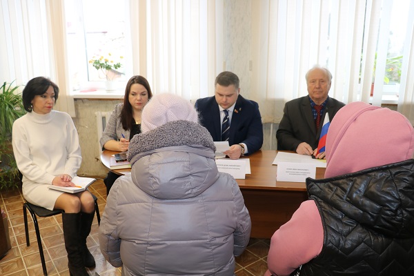 Депутат областной Думы Денис Свистунов провёл приём граждан в Стародубе