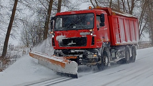 В Брянской области в круглосуточном режиме идёт работа по очистке дорог от снега