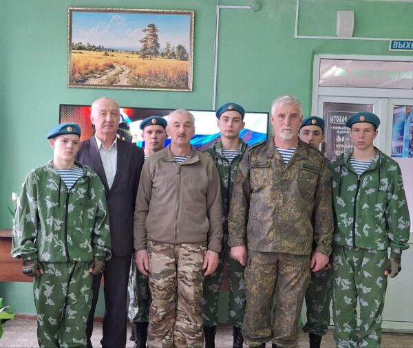 В Стародубе участник спецоперации встретился со студентами