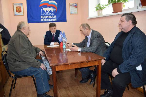 Личный прием граждан провел Сенатор Российской Федерации Василий Попадайло