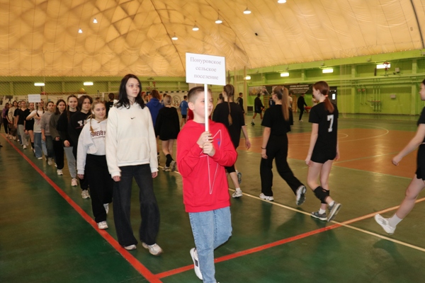 В Стародубе стартовал турнир по волейболу на кубок Героя Социалистического труда Георгия Константиновича Лобуса