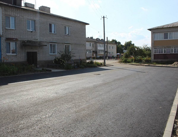 В брянской Суземке благоустроят 2 дворовые территории за 4,4 млн. руб.