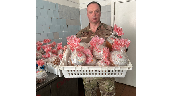 Сергей Антошин передал пасхальные куличи бойцам отряда «БАРС-Брянск»