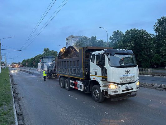 В Брянске Московский проспект ремонтируют круглосуточно