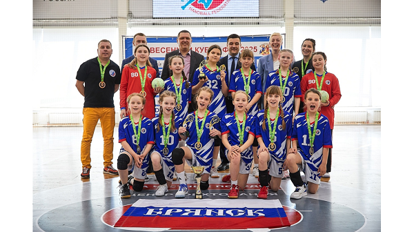 Юные гандболистки из Брянска стали обладательницами весеннего Кубка Федерации