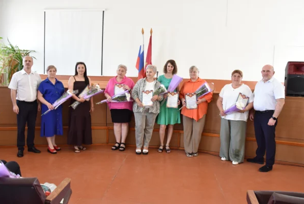 В Дятьково Брянской области чествовали сотрудников социальных служб и учреждений района