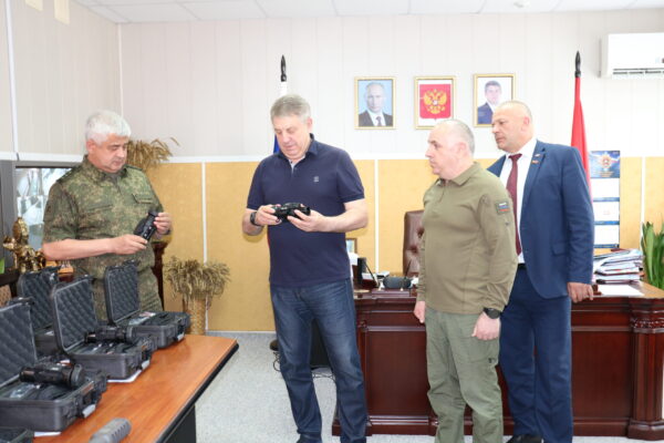 Губернатор Брянской области Александр Богомаз вручил спецтехнику защитникам приграничья