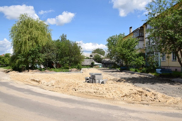 В Климово Брянской области идут работы по благоустройству дворов