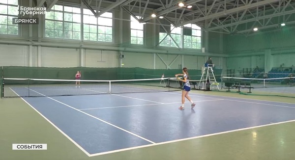 В Брянске проходит первенство области по теннису