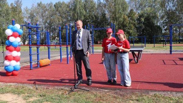 В Дубровке торжественно открыта спортивная площадка