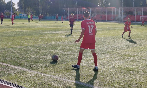 Стародубские футболисты обыграли соперников из Почепа