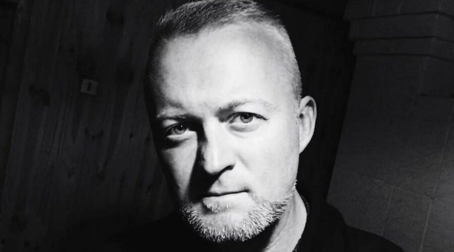 Артист брянской филармонии стал номинантом на Народную премию «Голос героев»