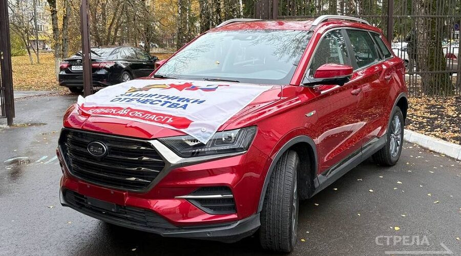 Брянскому ветерану боевых действий вручили автомобиль