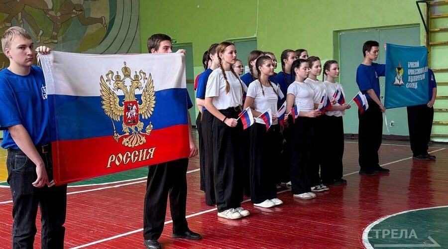 В Брянске в честь Дня народного единства провели праздничный флешмоб