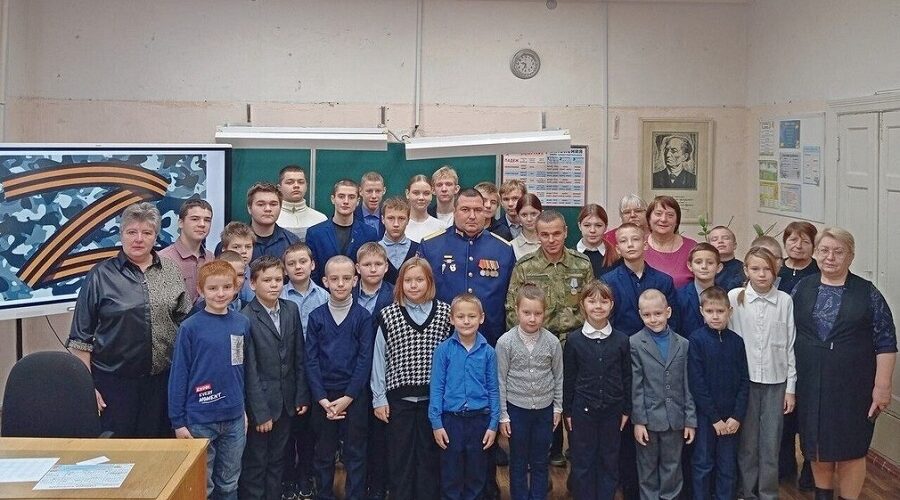 Выгоничские школьники встретились с участниками проекта «Брянские Герои»