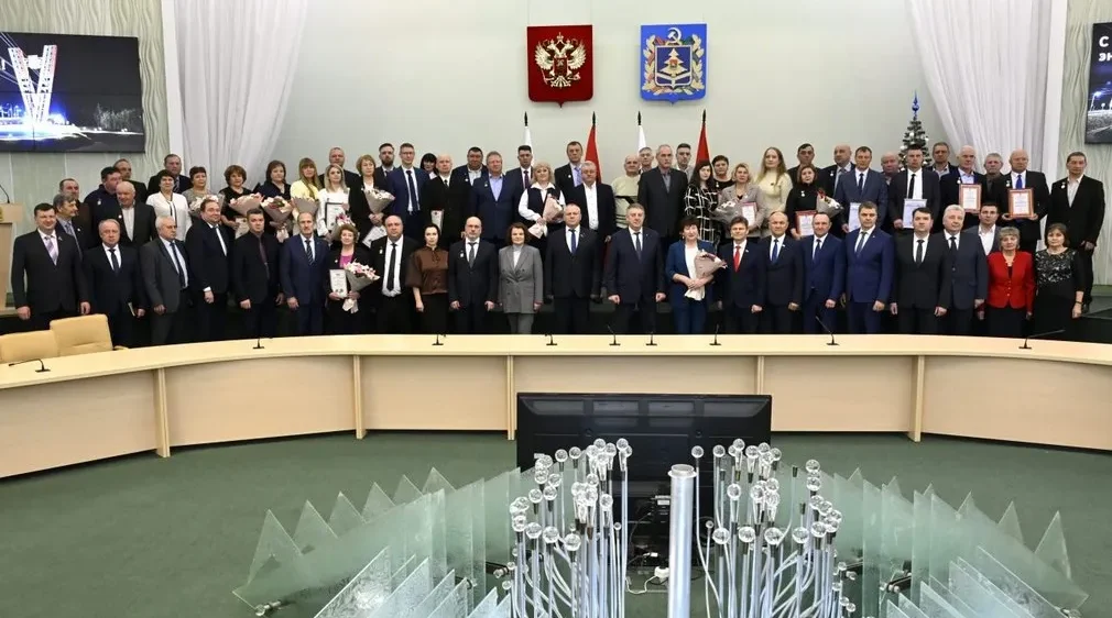 Губернатор Богомаз поблагодарил энергетиков за благотворительность и заботу о ветеранах отрасли