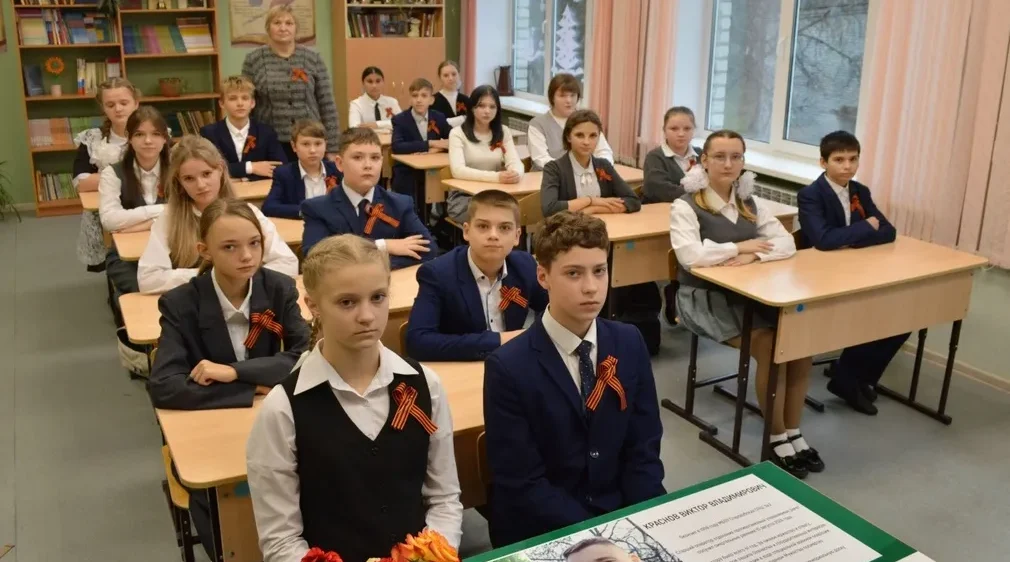 В Стародубском округе торжественно открыли «Парты Героев»