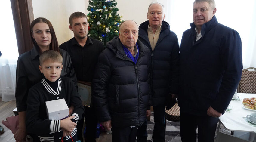 Александр Богомаз и Николай Патрушев — в гостях у супругов Важнеевых