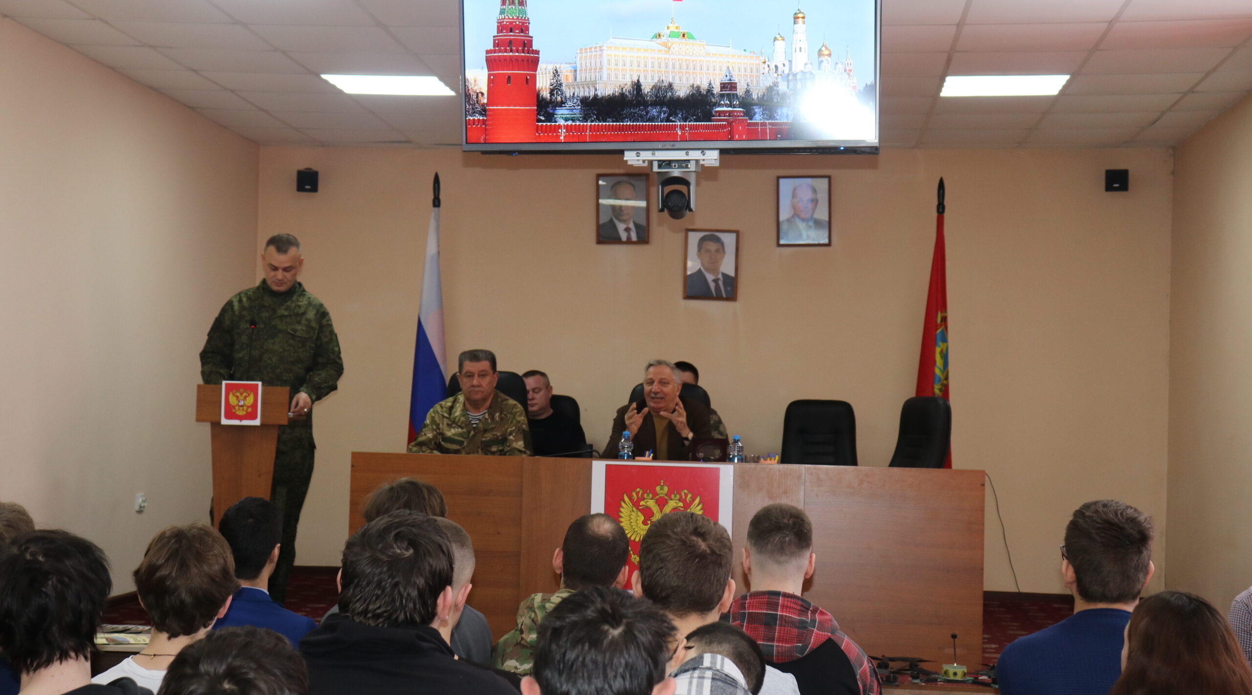 В Стародубе студентам техникума и школьникам рассказали о службе в войсках беспилотных систем